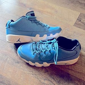 Air Jordan mens mid high tops. Size 10.5